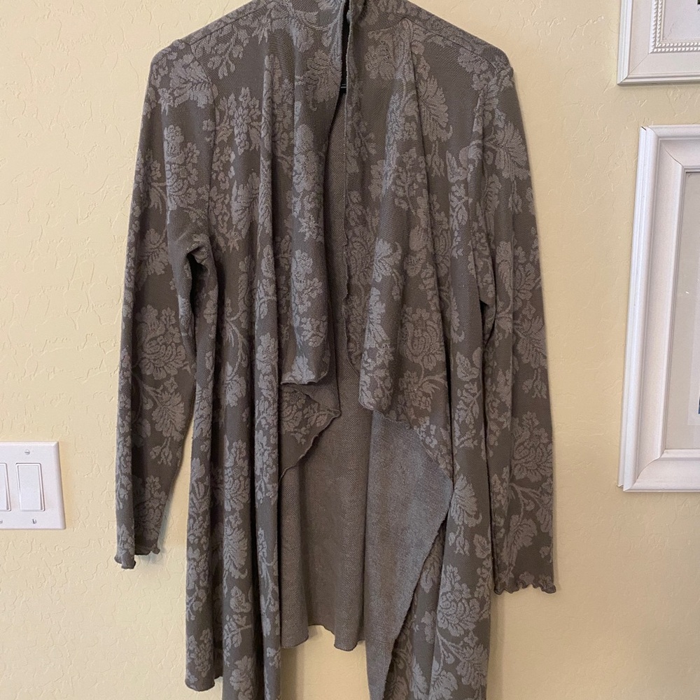 Knox Rose XXL Grey floral Sweater, long sleeves pre owned in very good condition